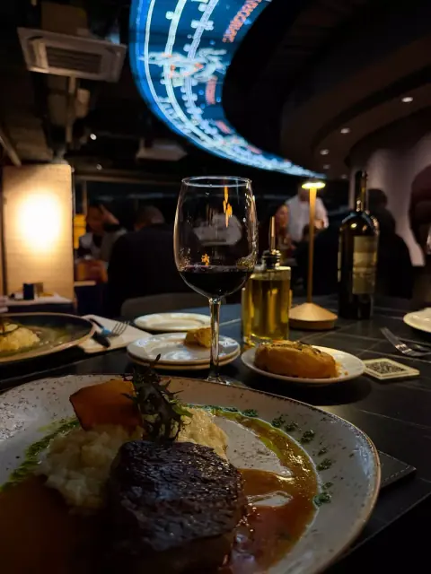 Jantar com vinho